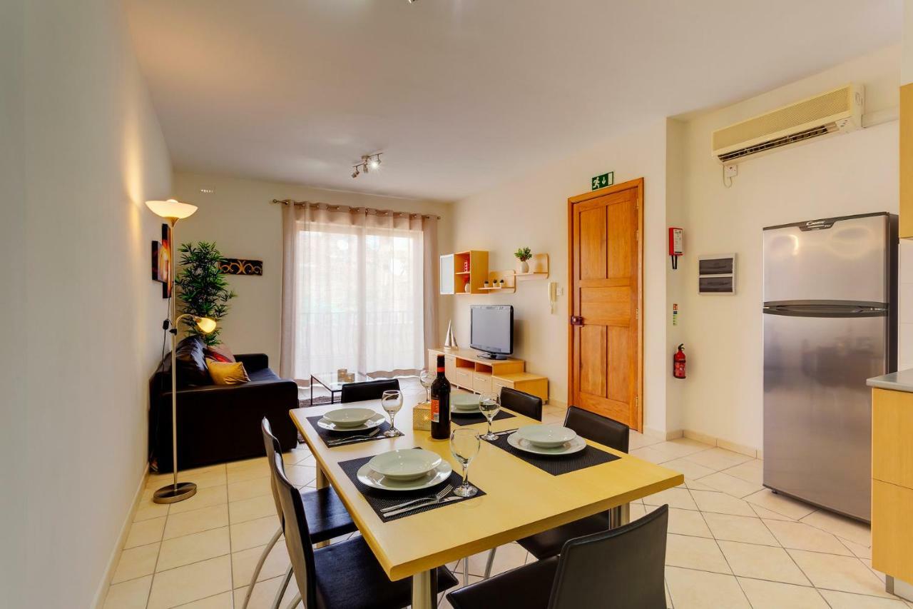 Spacious, Top Location Sliema Apartment Bagian luar foto