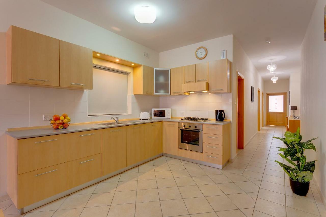 Spacious, Top Location Sliema Apartment Bagian luar foto